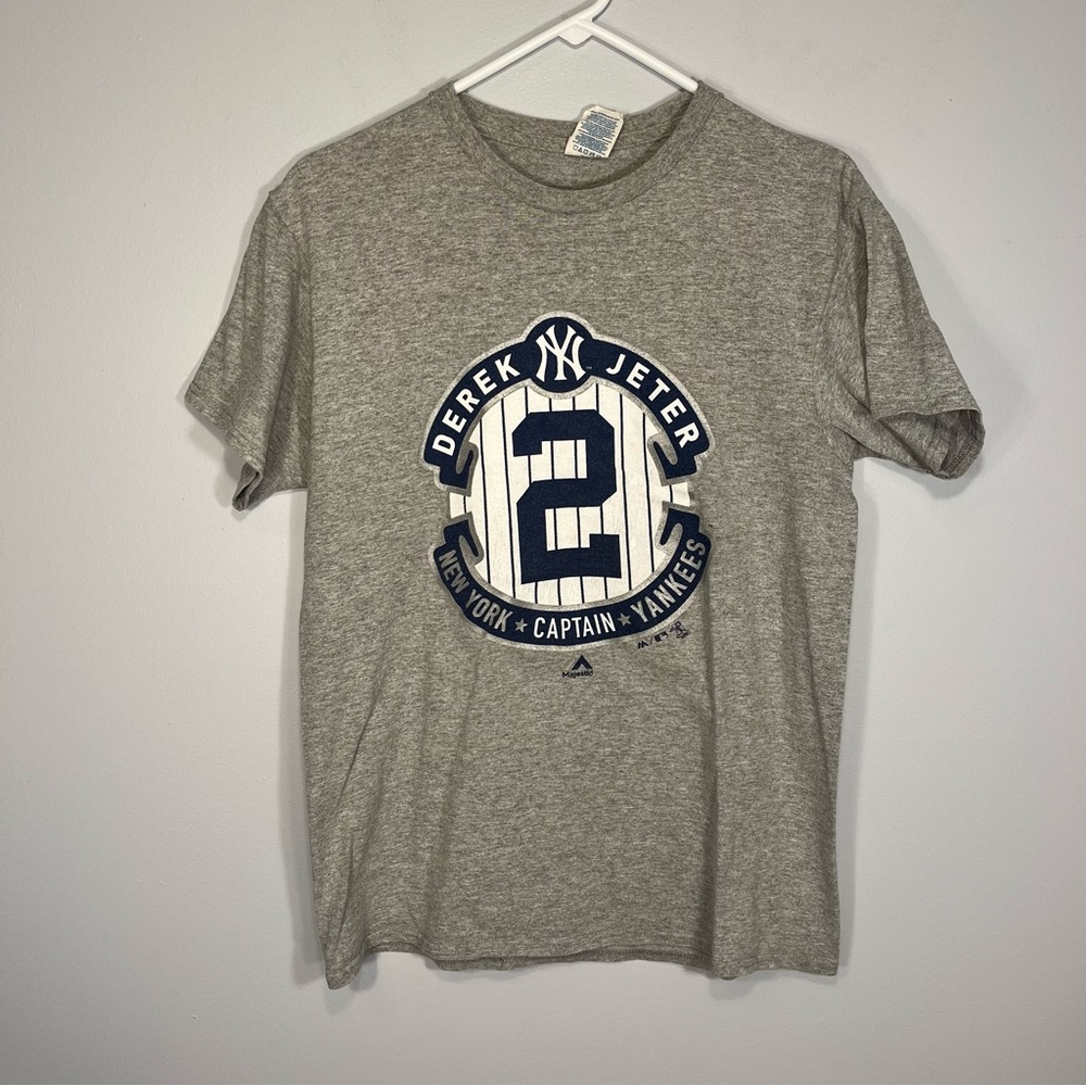New York Yankees Shirt Mens Medium Gray Derek Jeter Captain #2 Baseball MLB
